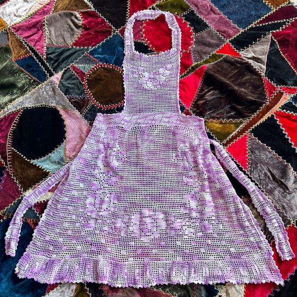 Vintage 30s Lilac Crochet Ruffled Hem Rose Pattern Bib Apron Cottage Kitchen - Picture 3 of 5